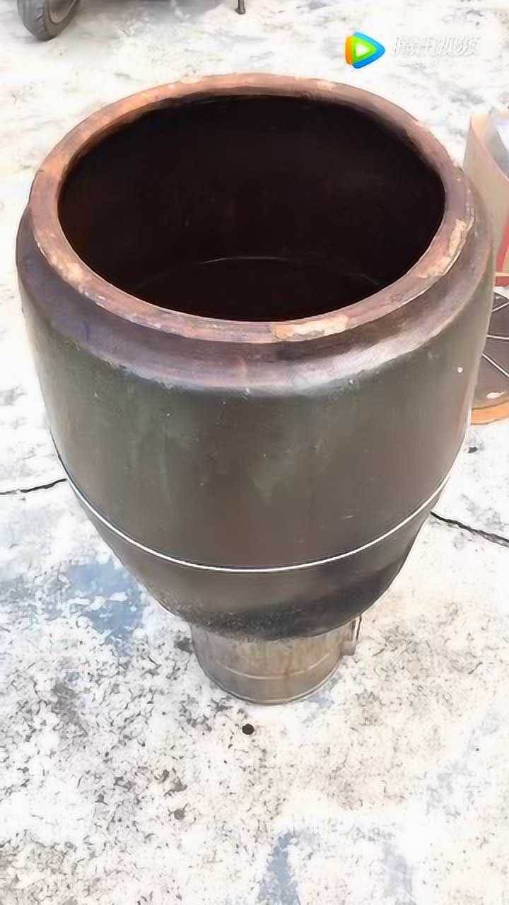 有一种烧烤叫"缸刚烤好",竟然是用水缸来烤,不知道味道怎么样!