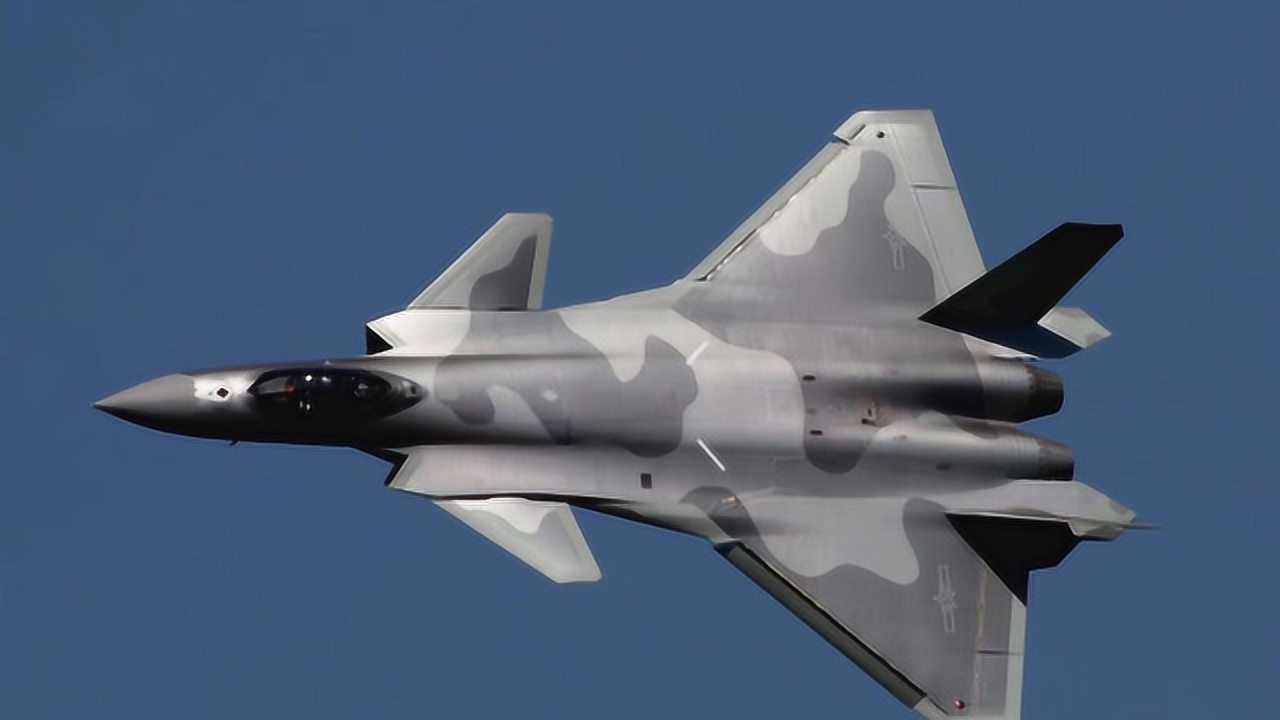 珠海实拍歼20旱地拔葱歼10空中悬停