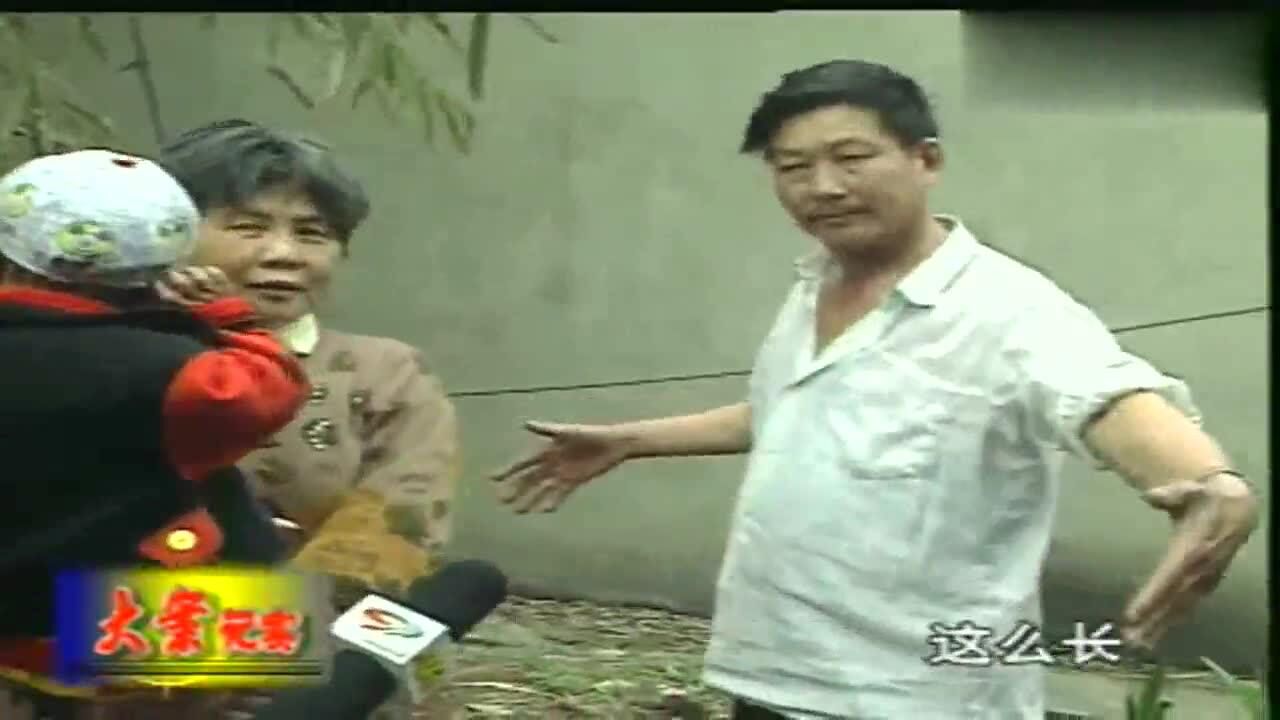 亲生父亲强奸8岁女儿，并威胁拿刀砍死她，网友：枉为人父！_高清