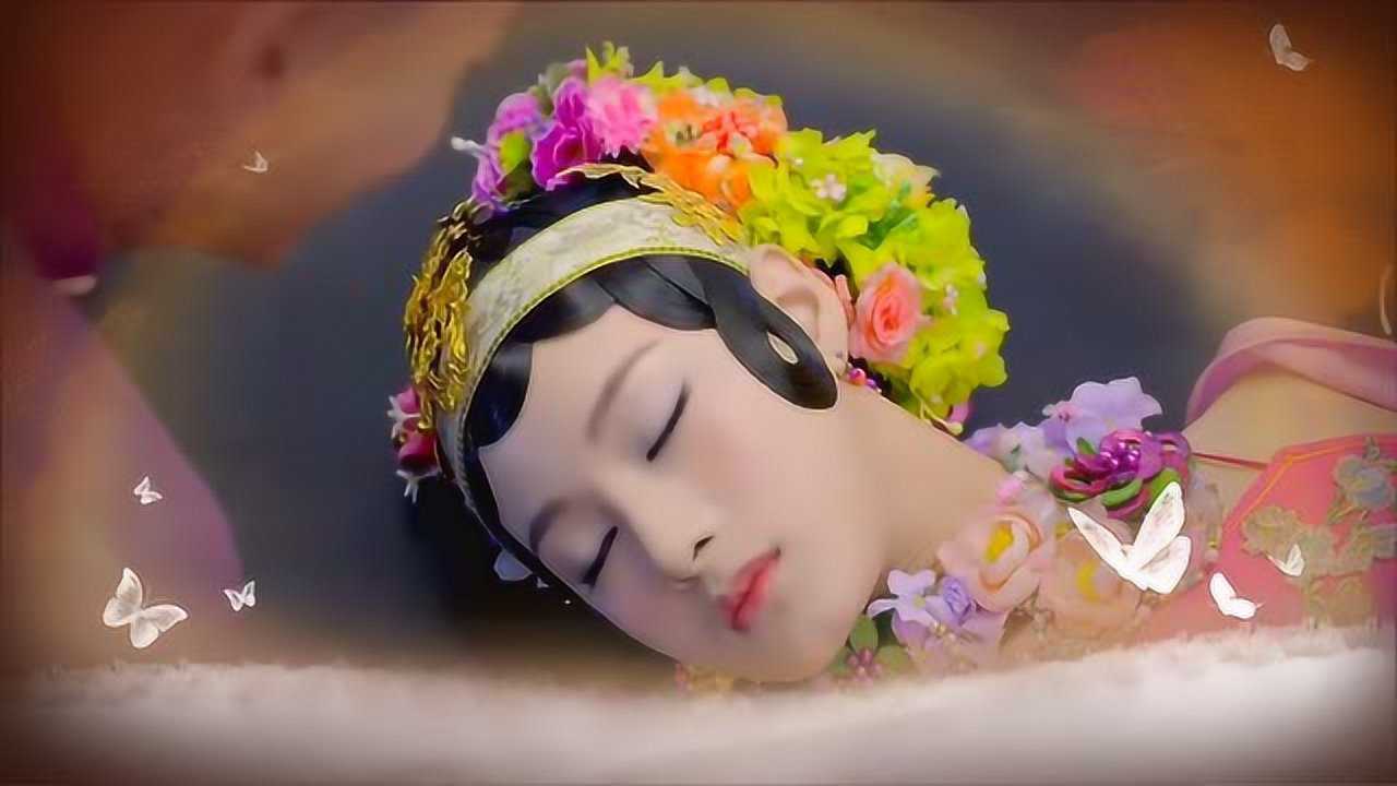 六个美女被打晕，小伙按顺序摆放好_高清