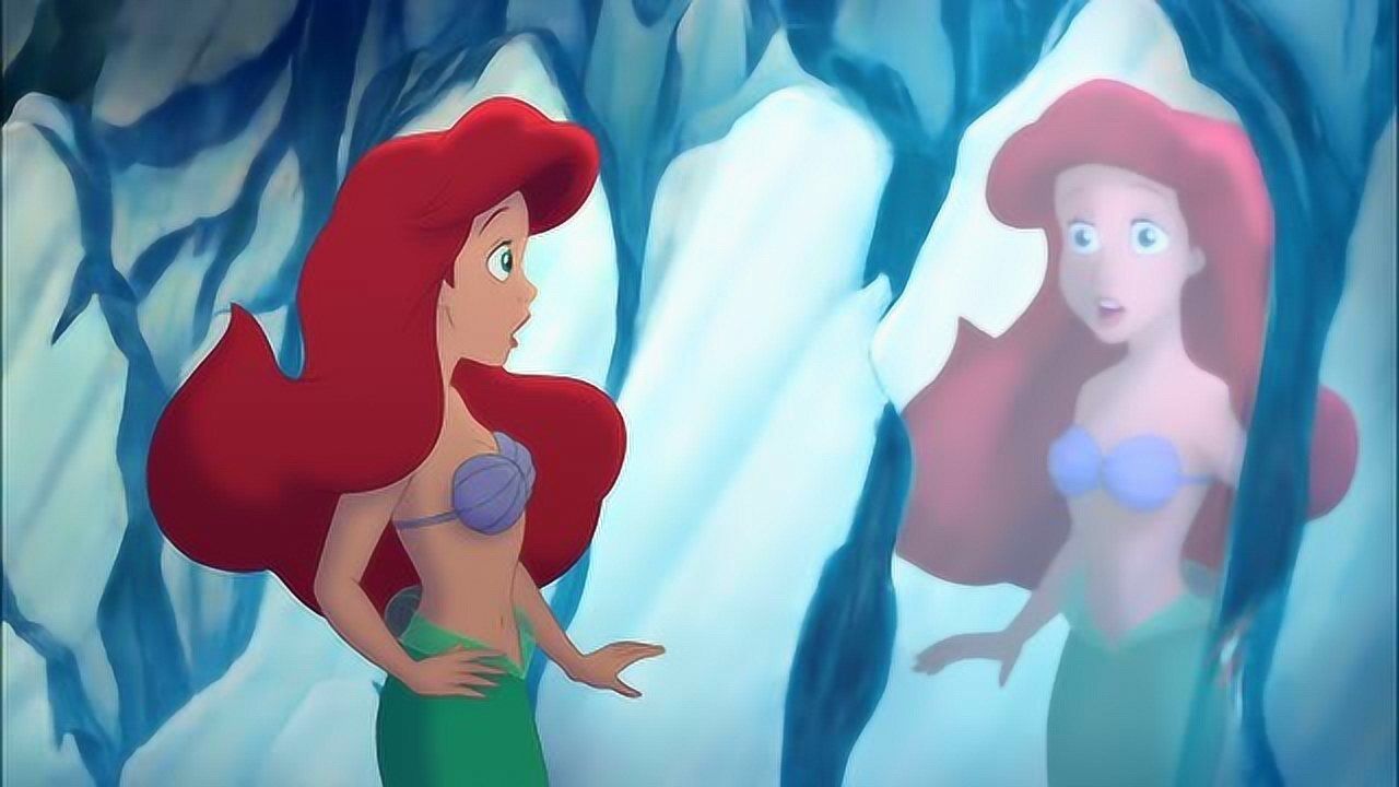 小美人鱼3:艾莉儿看到镜子,难掩女生天性_腾讯视频