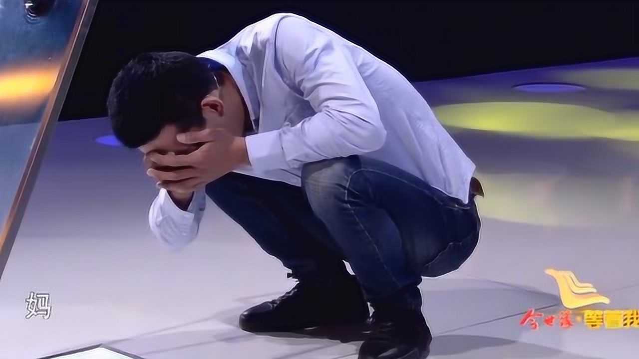 小伙苦寻妈妈得知妈妈惨遭车祸去世后小伙蹲在地上崩溃大哭
