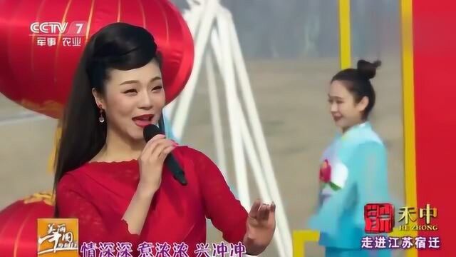 美丽中国乡村行:郝丹丹演唱民歌《天蓝蓝》,花艳艳,水清清