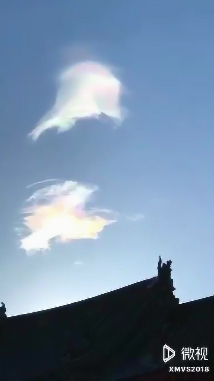 五台山齐天大圣孙悟空脚踏七彩祥云来也