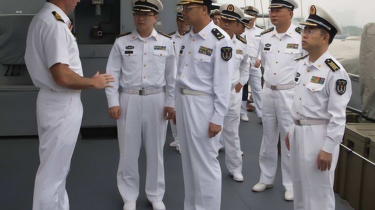 海军的制服那么洁白究竟是如何保持的作战时又会穿什么制服