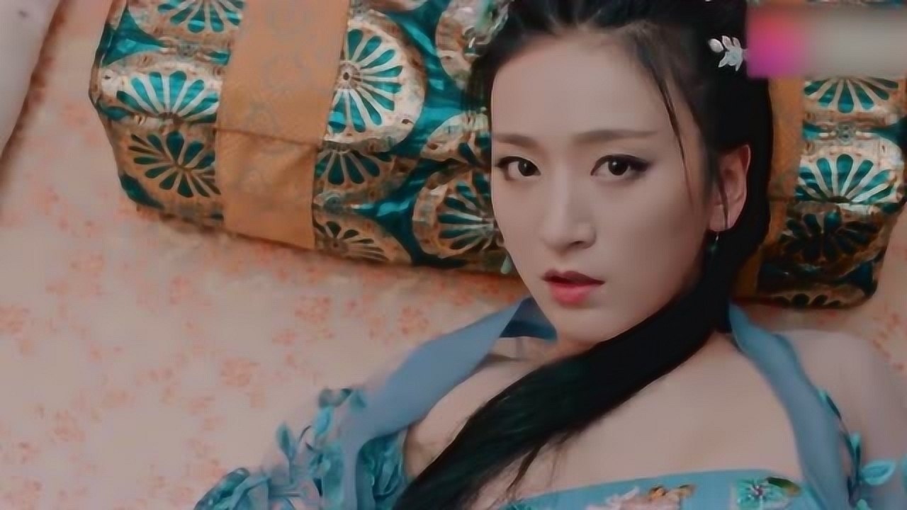 小伙晕倒后,竟然灵魂和美女互换,可把他乐坏了!