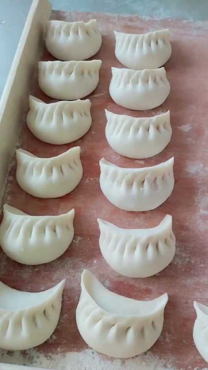 月牙形饺子 简单图片