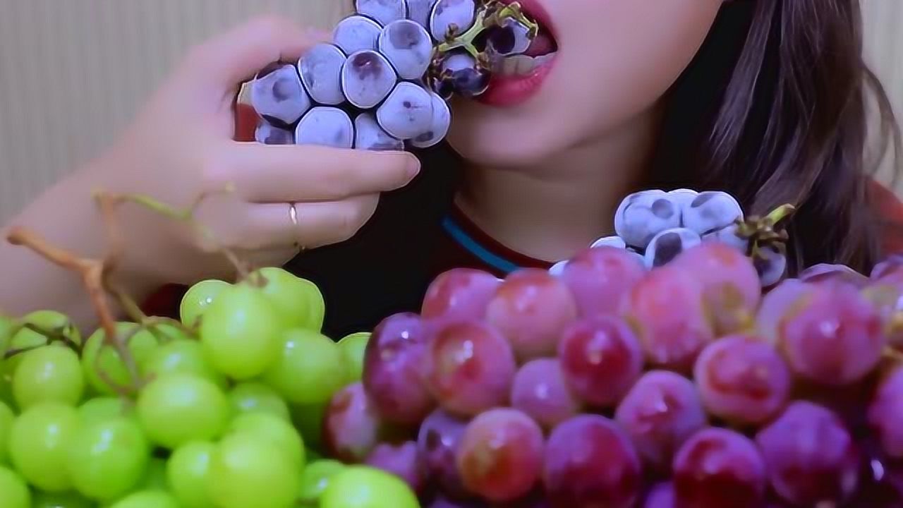 吃播大胃王:linh姐吃小葡萄,不同的形状,不一样的口感