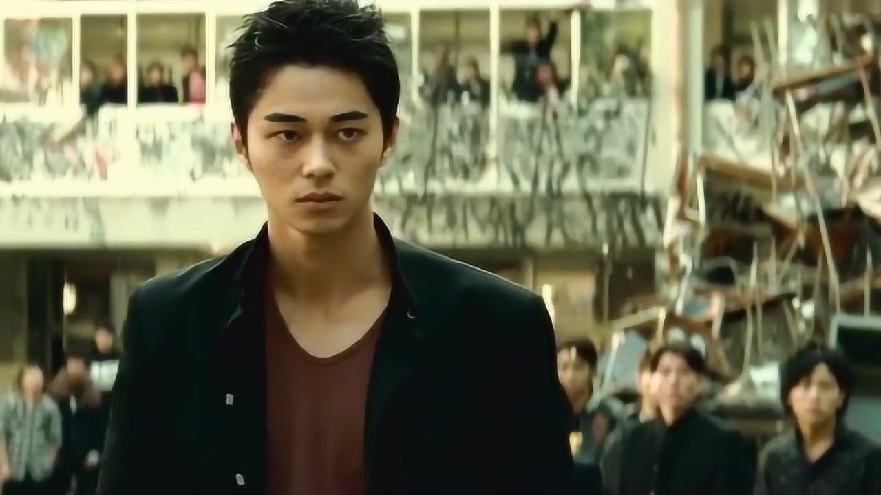 热血高校3铃兰老生想欺负转校生没想到被教训了一顿