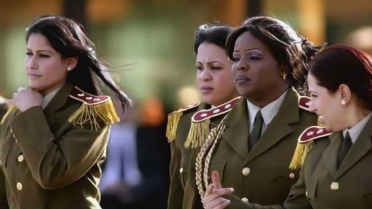 卡扎菲被推翻后,他身后那些英姿飒爽的女保镖,最终下场如何