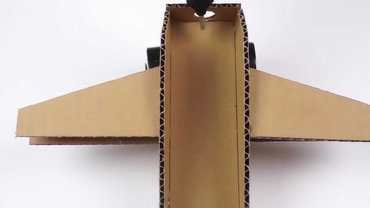 手工达人教你用硬纸板制作飞机模型,非常简单却有趣