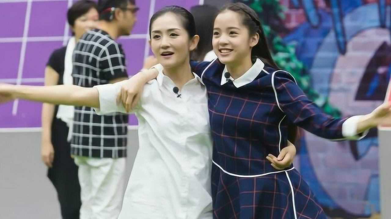 谢娜在节目中爆料欧阳娜娜喜欢摸姐姐们的胸陈赫差点流鼻血