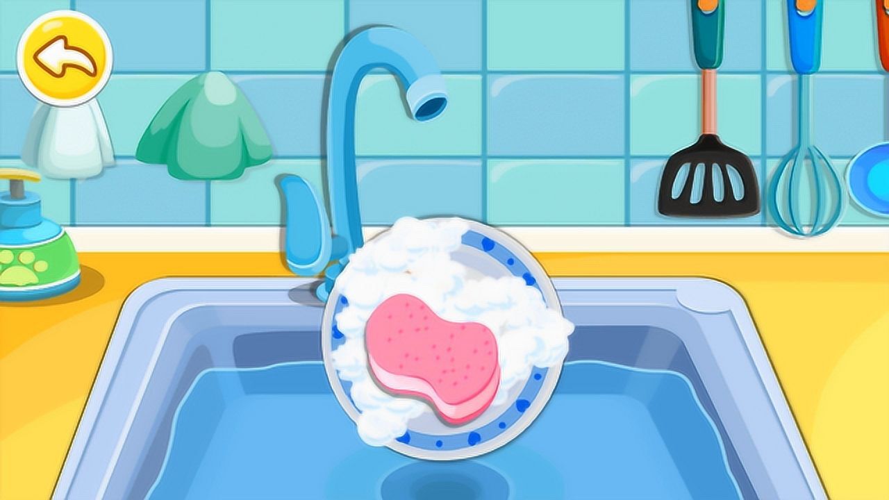 小猪佩奇:一起玩做家务游戏吧!帮妈妈洗碗盘,妈妈夸我真棒!