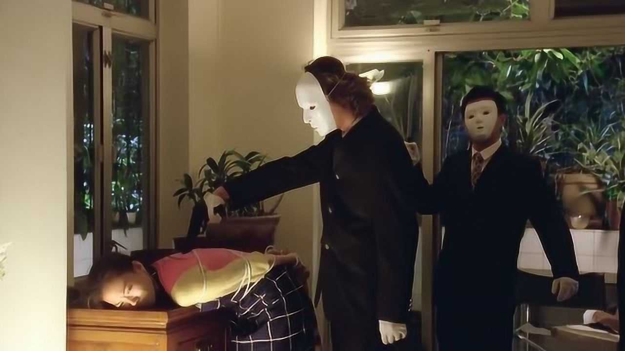 赌圣3:无名小子:张家辉遭兄弟背叛,当他的面要了舒淇的清白之身