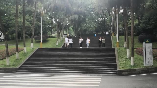 实拍重庆邮电大学,被称为建在大山里的学校,网友推荐我来的