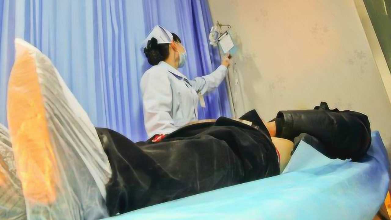 女护士检查男患者私人部位时，是如何避免尴尬的？看完涨见识了！_高清