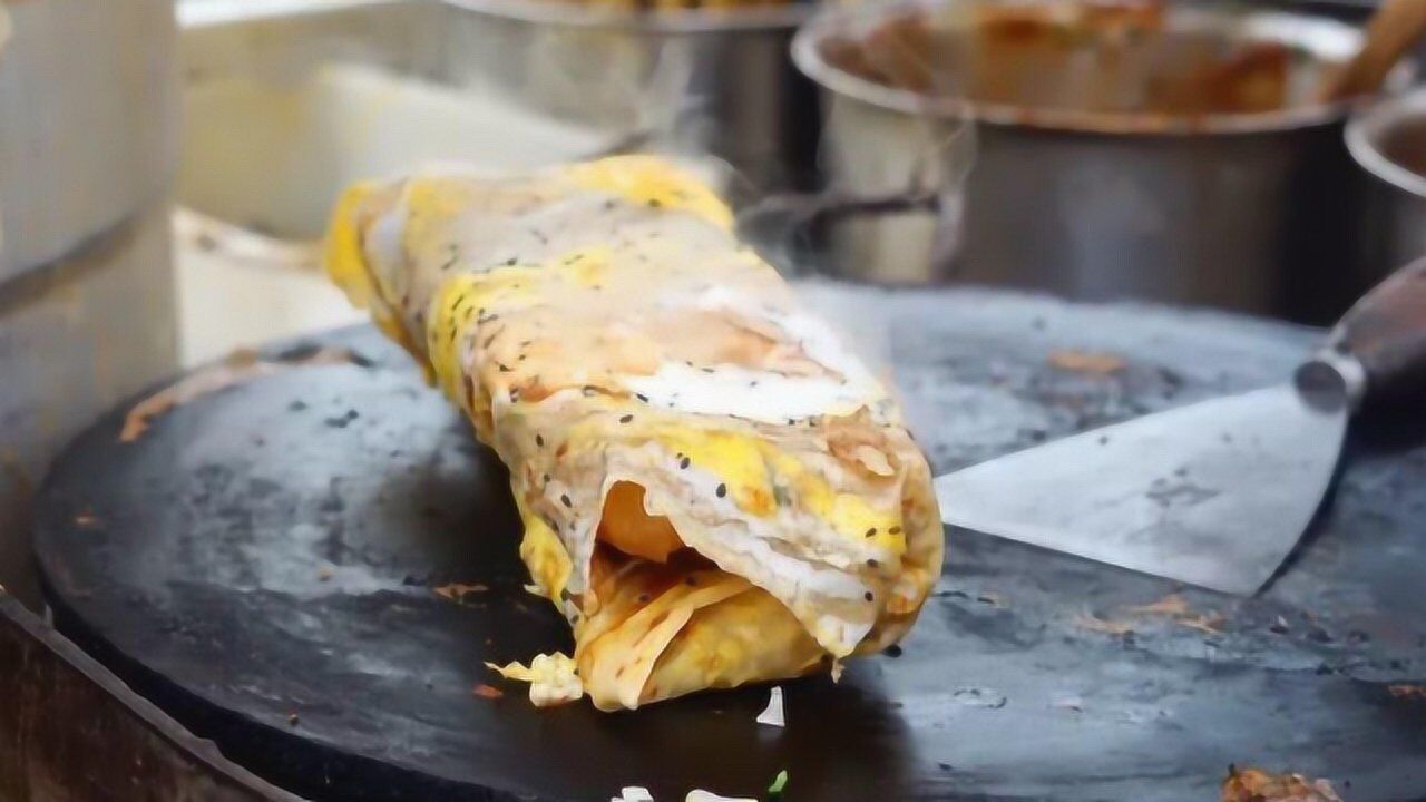 韩国大叔一看到早餐吃煎饼果子一脸嫌弃谁知一吃就停不下嘴了