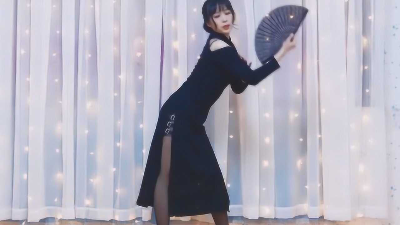 美女一支旗袍扇子舞迷倒众人太好看了