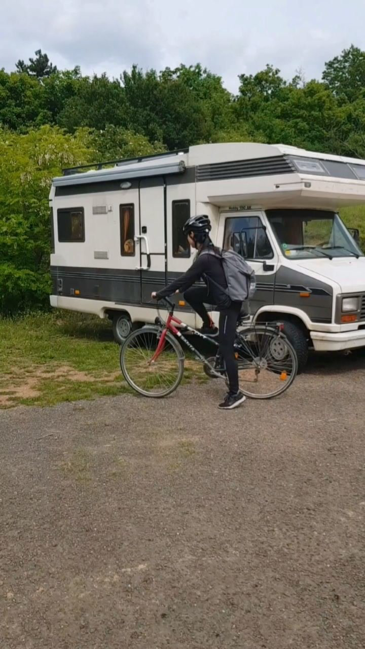 今天房车可以休息一下了.初夏的微风拂面.最适合来一段骑行.