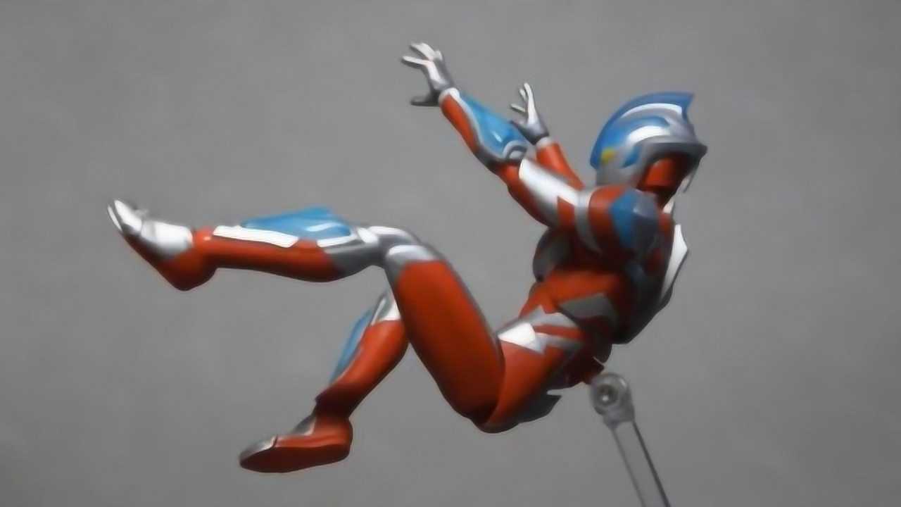 怪兽破坏城市接着被银河奥特曼的光线消灭