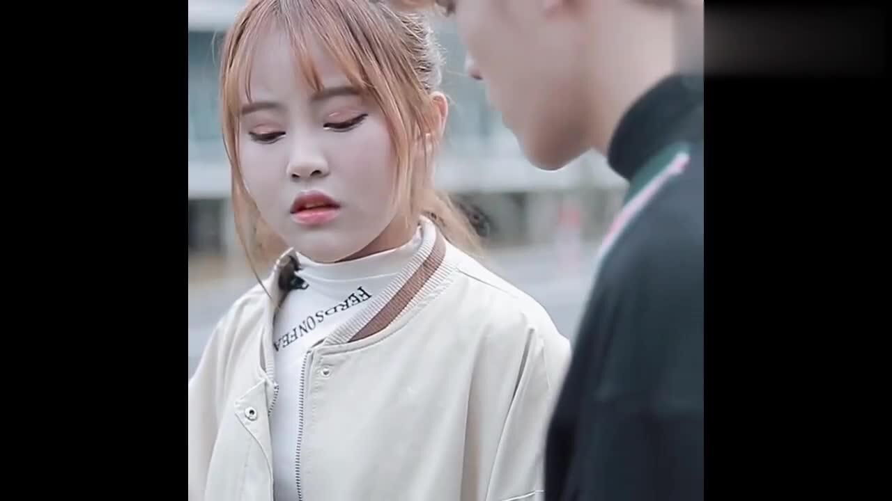 娜娜向可乐提出分手,看到可乐拼命挽回的样子,真的让人好心疼!