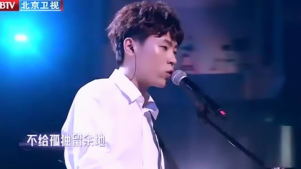 隔壁老樊演唱《多想在平庸的生活拥抱你》感动全场_高清