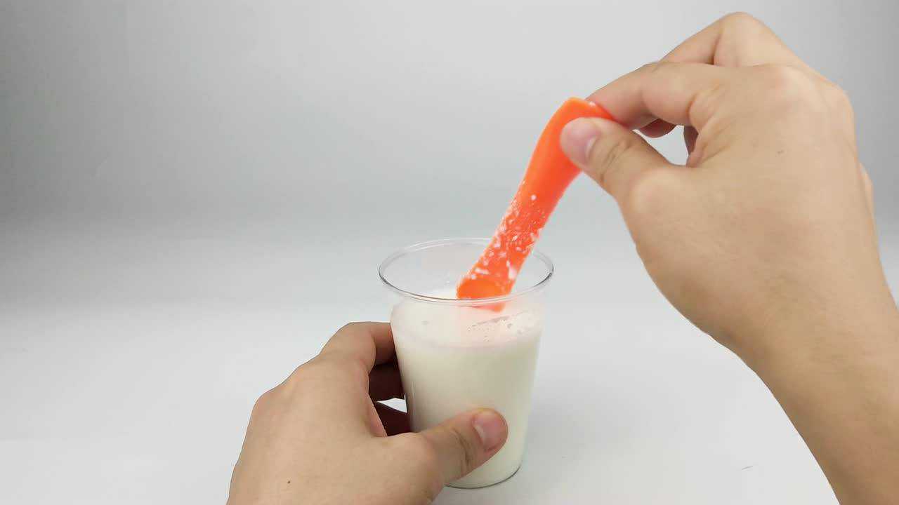 牛奶遇上柠檬酸-儿童物理化学科学小实验_腾讯视频