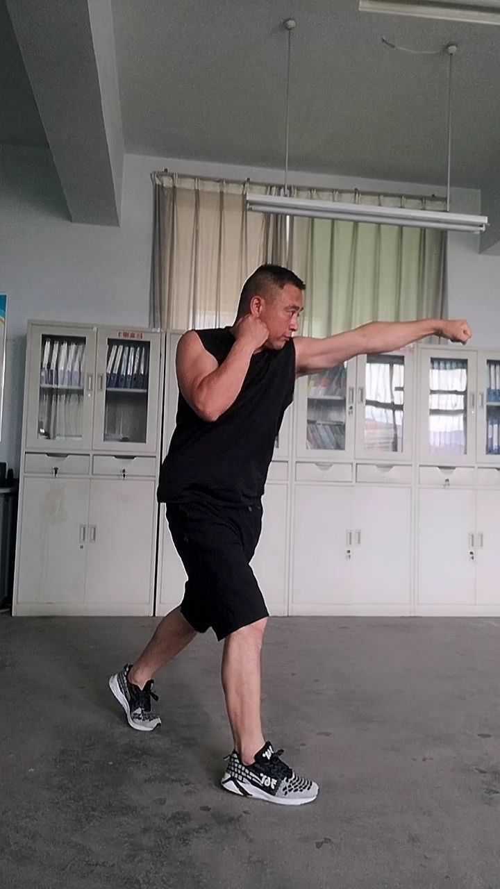 第二套擒敌拳,格挡弹踢