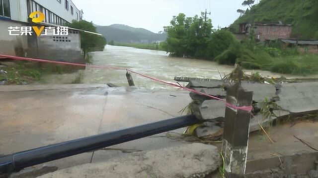 邵阳武冈降水达112mm,水泥桥都被冲垮,正紧急转移被困人员