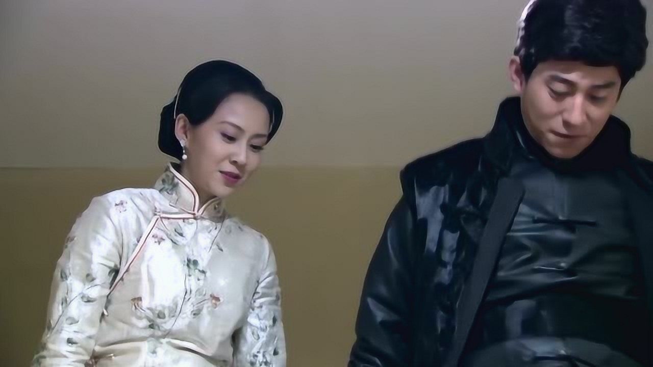 东方侠客:杜小飞偷偷的跑进了屋子,还拿到了炉子里的东西