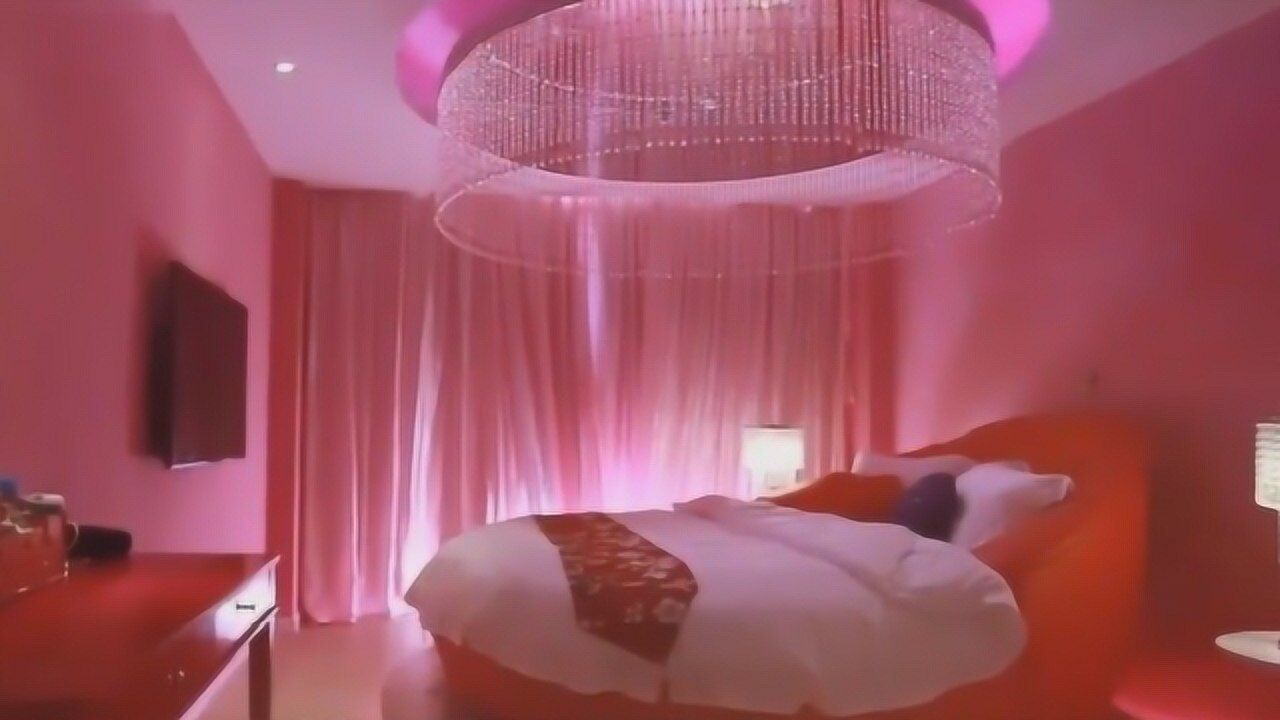 情侣酒店里圆球有什么作用夫妻俩亲身体验