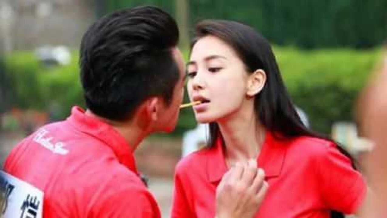 奔跑吧兄弟baby郑恺亲密接吻郑恺当场忍不住太刺激了