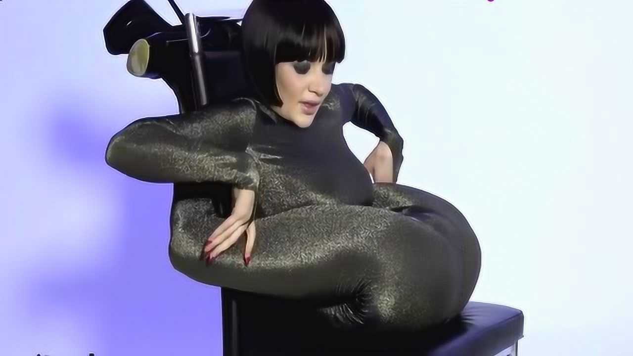 性感美女椅子上的高难度瑜伽柔术就像是妖精一样