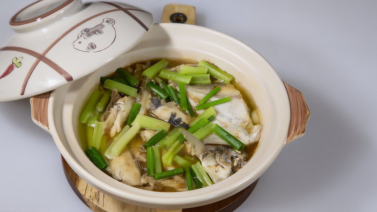 海鲜小杂鱼做法砂锅杂鱼煲在家做很简单味鲜肉嫩非常原汁原味