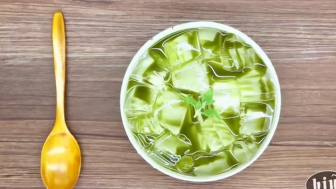 一种透明的豆腐加上抹茶,瞬间变得高大上了
