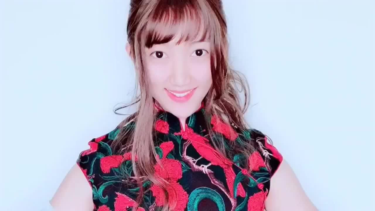 穿上旗袍的女装大佬阿纯,马上就要出道了,美颜一关瞬间打回原形