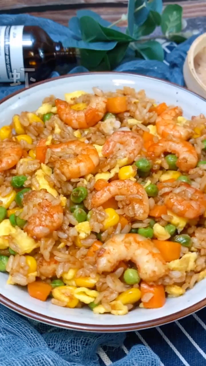 这么香的虾仁酱油炒饭不来吃几口嘛