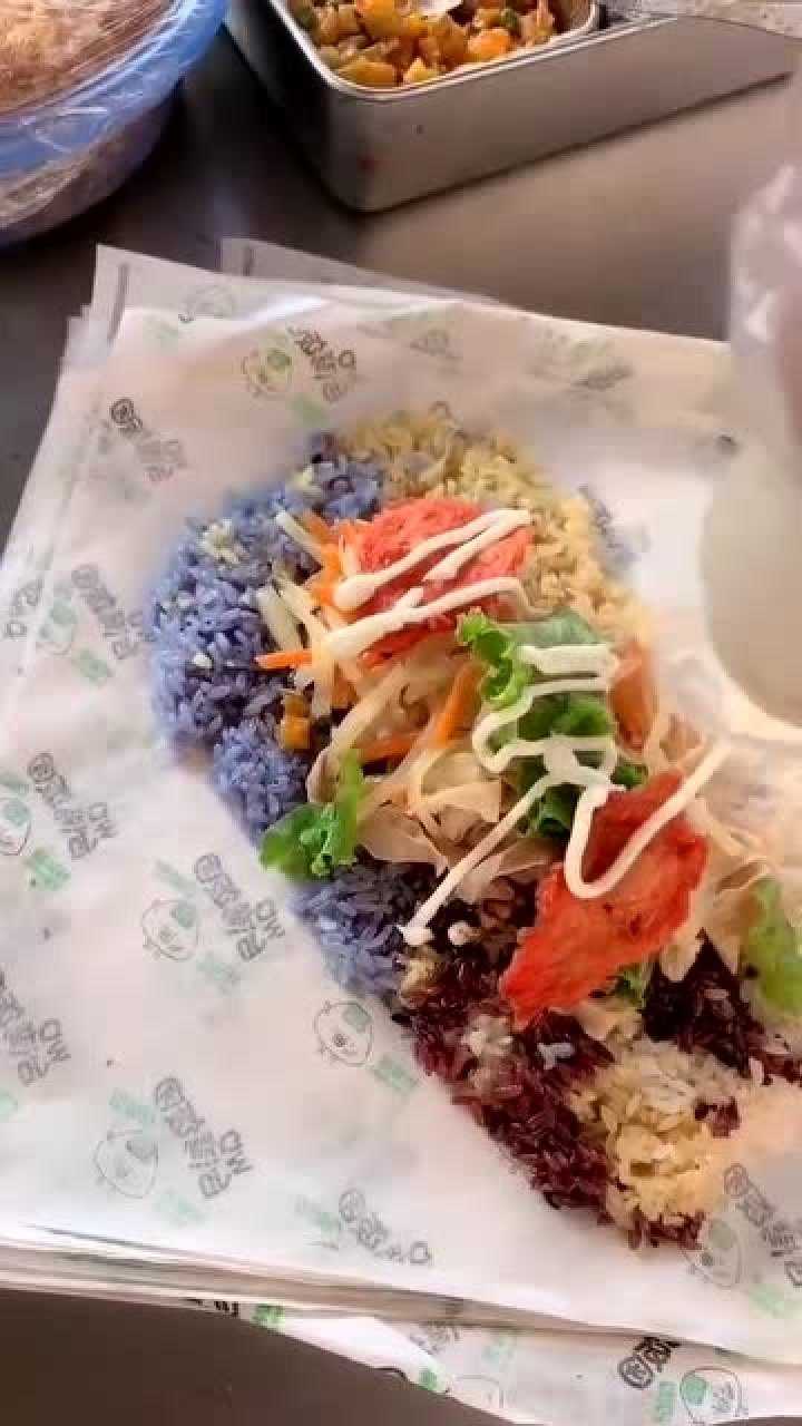 发家致富靠手艺,网红彩色糯米饭团,一天卖出500份!