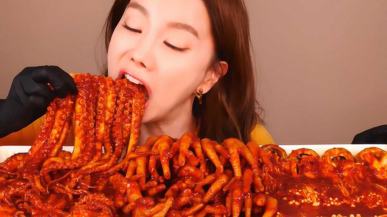 大胃王美食吃播，韩国小姐姐吃辣鸡爪辣八爪鱼_高清