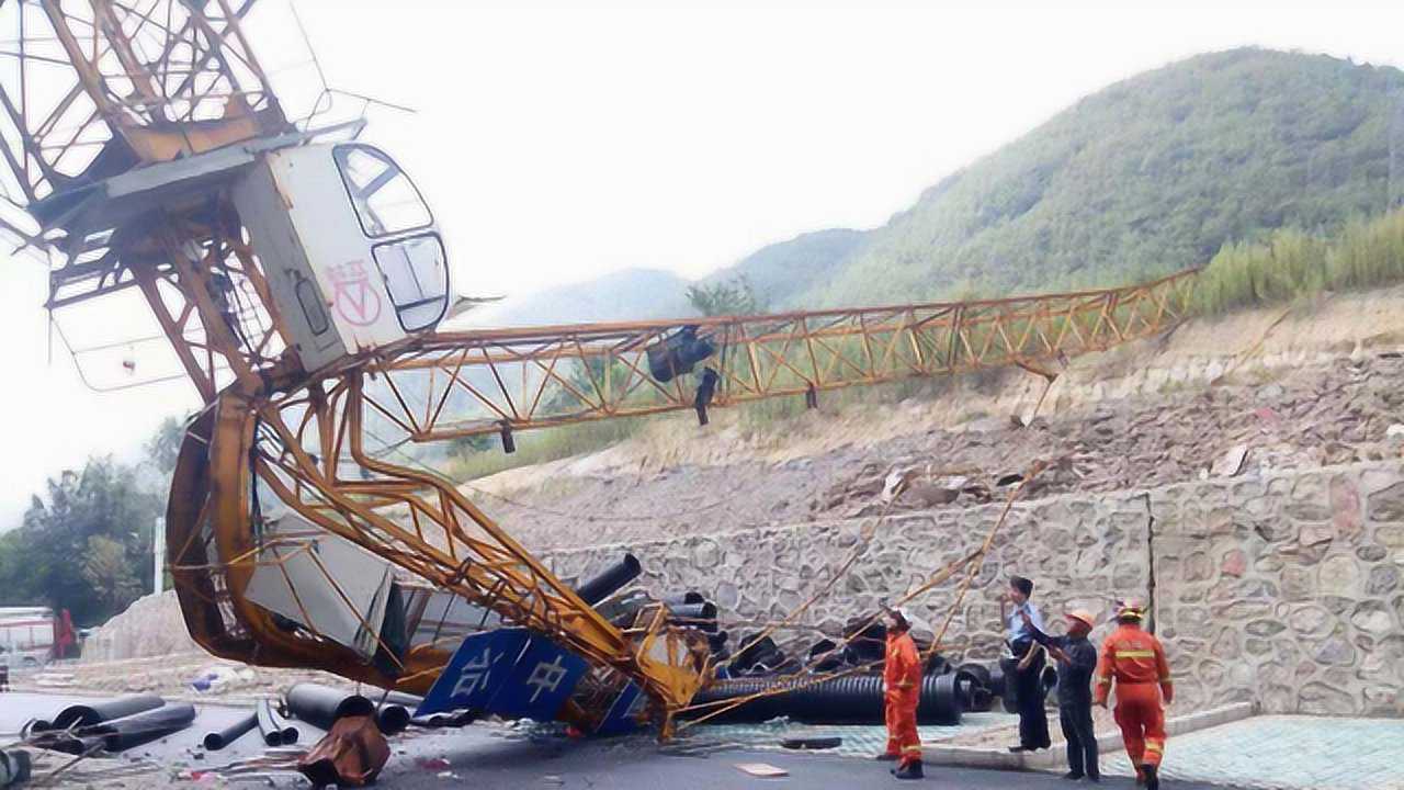 塔吊坍塌的瞬间有多危险镜头实拍坍塌画面场面也太可怕了吧