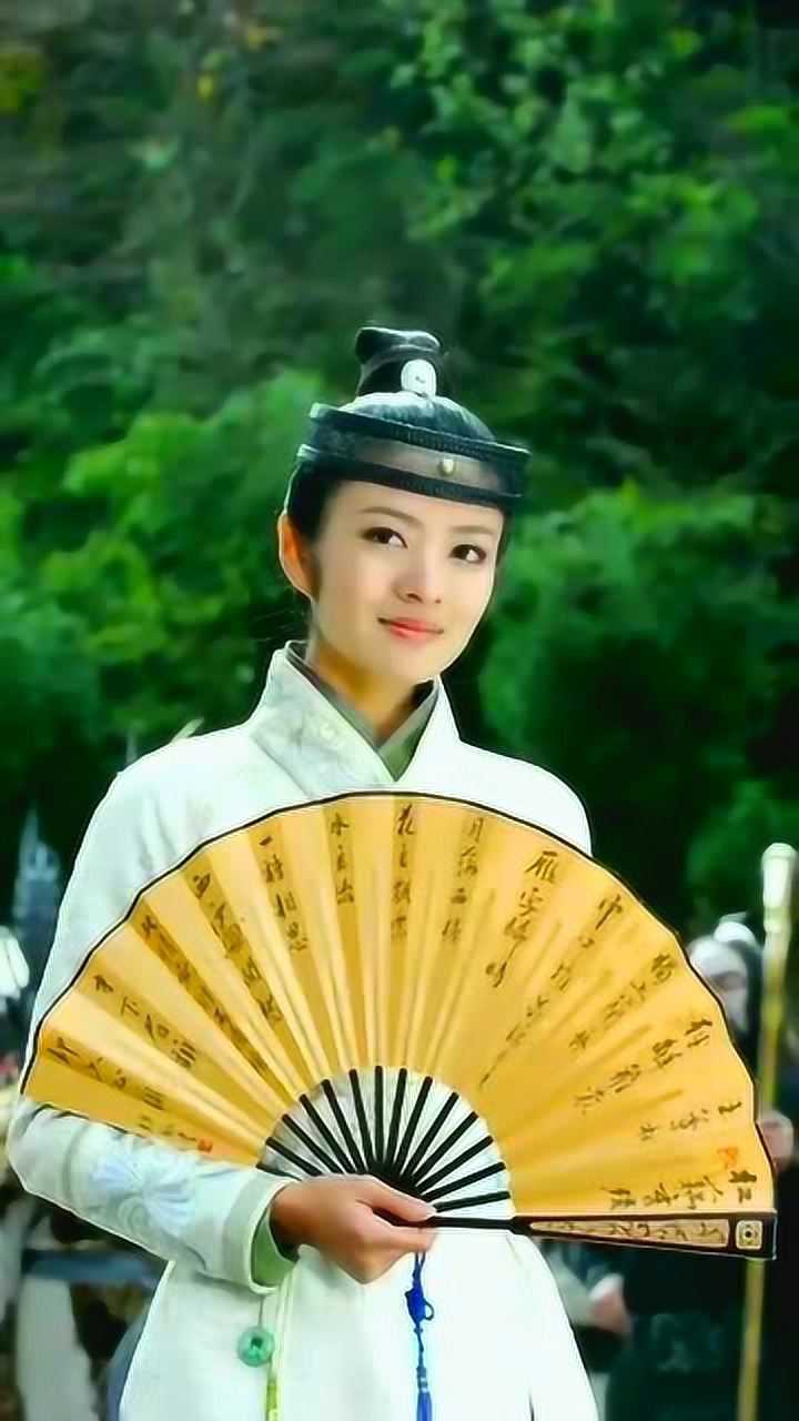 古装剧中的扇子美人赵丽颖俏皮杨幂仙气而她最经典