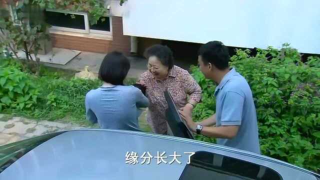 小梅为躲赵家良,带着孩子去唐母家,唐母很是高兴