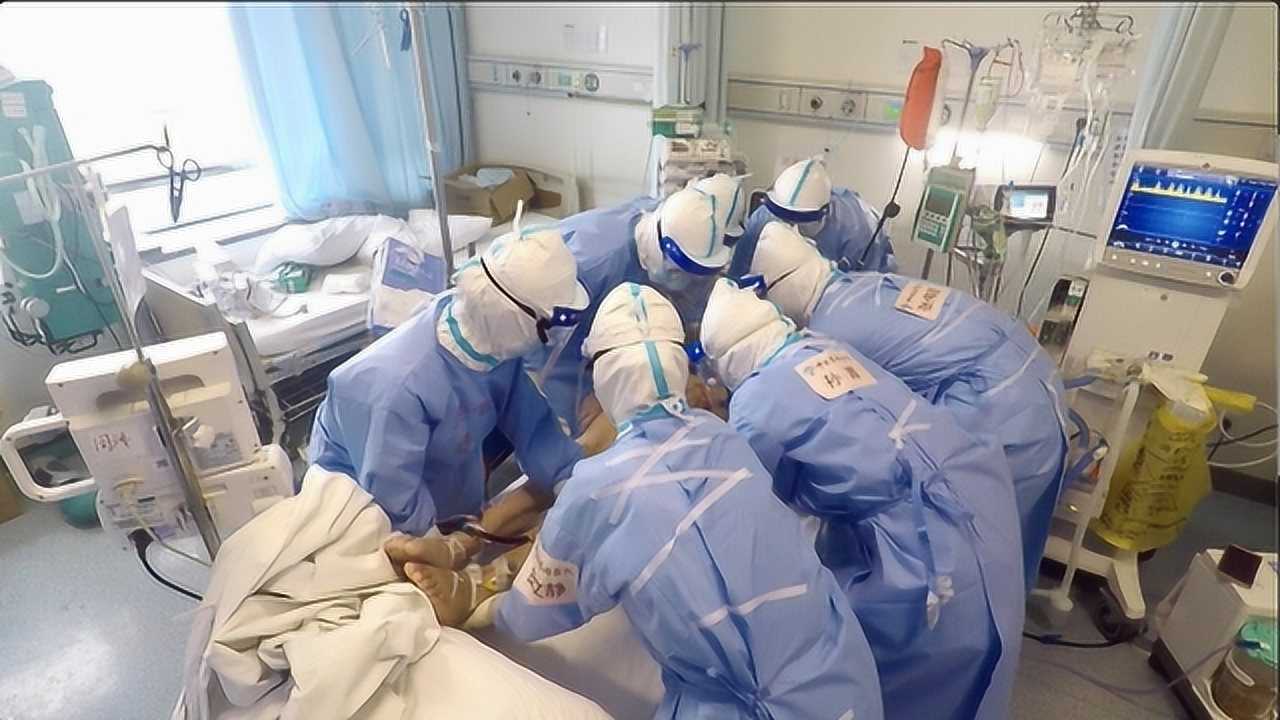 ICU：为给危重症患者翻身，7个医护人员齐上阵_高清