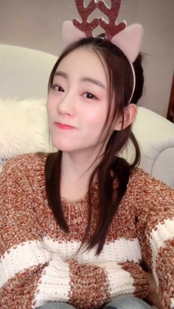 刚开始还以为祝绪丹不开心但后来她笑起来真的是太美了