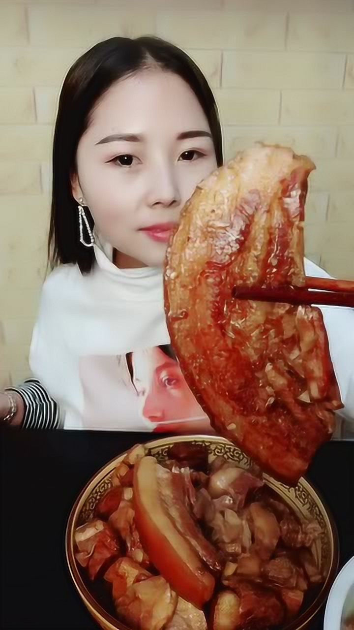 吃播美女吃五花肉,大口吃肉,看著真饞人!