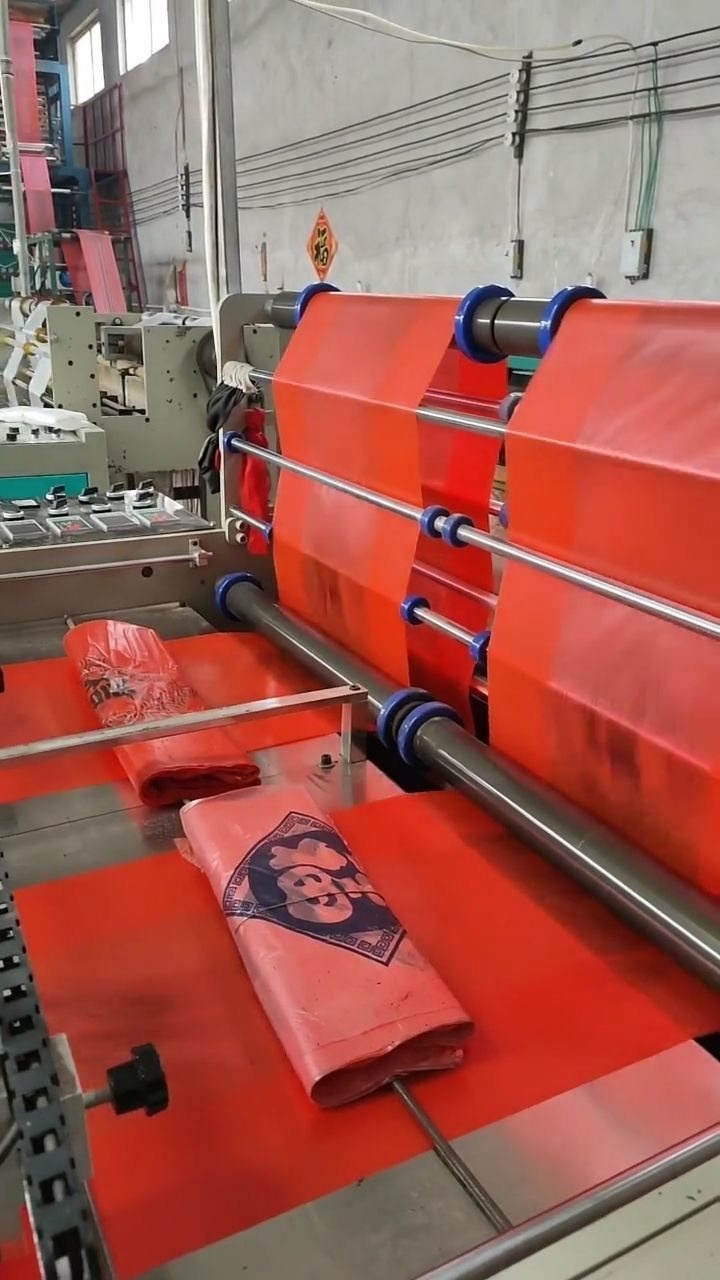 塑料袋自动生产流水线以后在这种厂都看不到工人了高科技