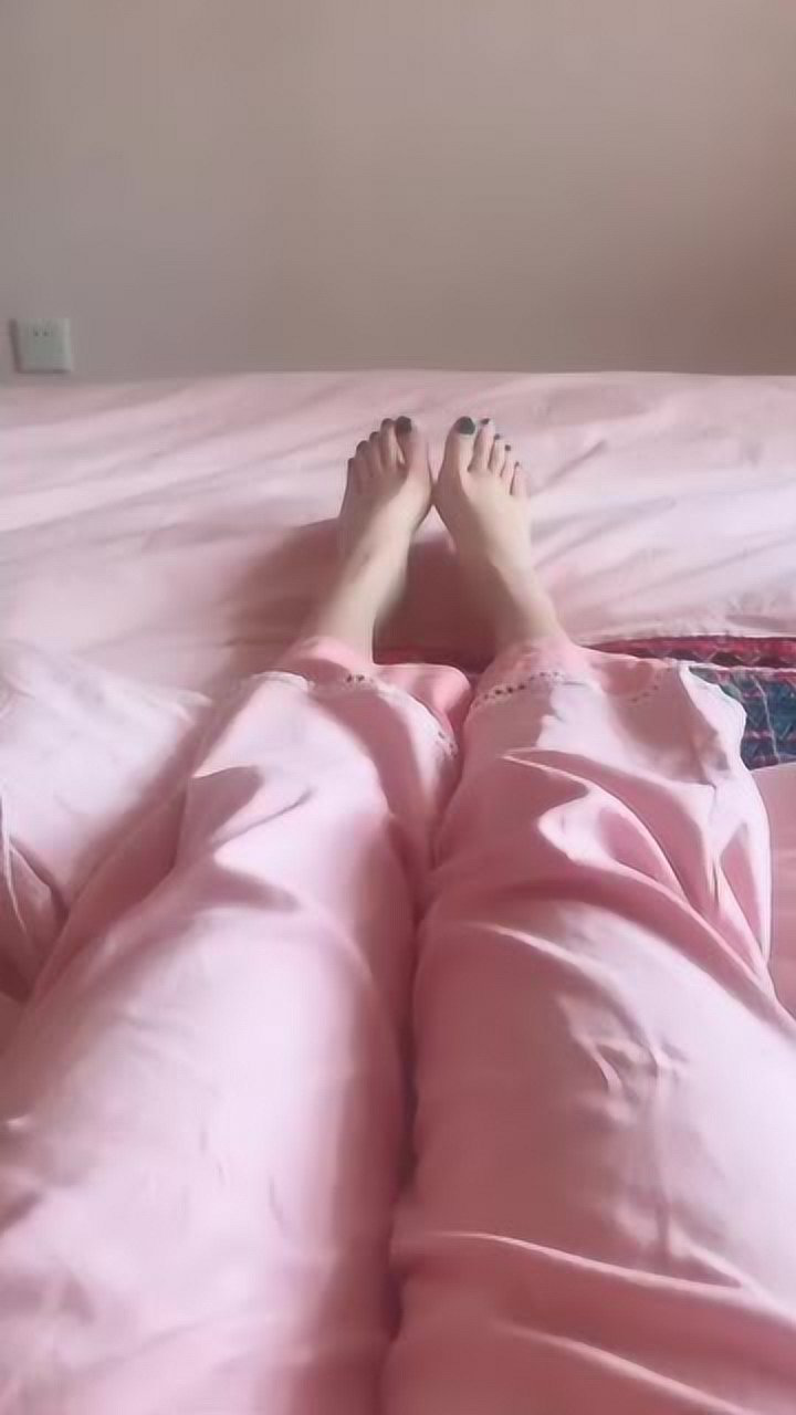 用脚趾头比心_腾讯视频