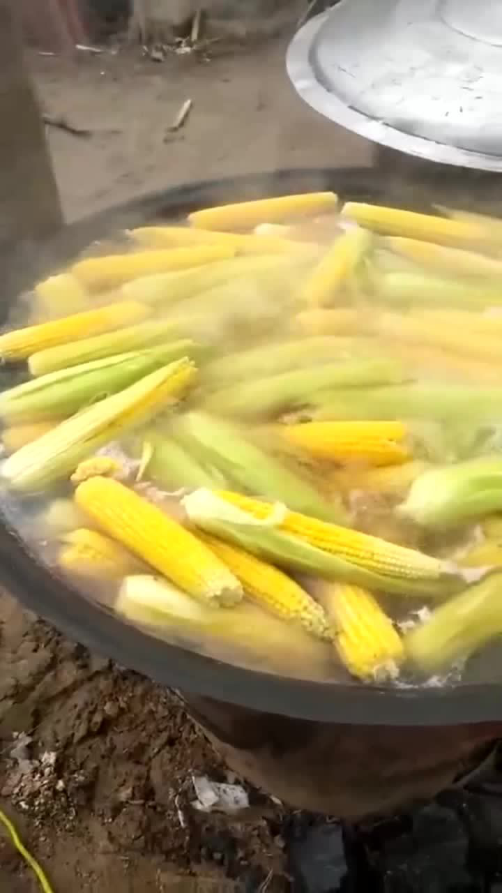 煮玉米真实图片
