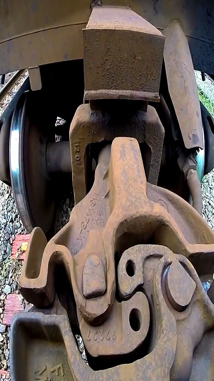 今天给大家来看一下,火车是如何挂钩的!