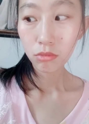 明目张胆的抢我老公,还白楞我一眼,完全无视我啊